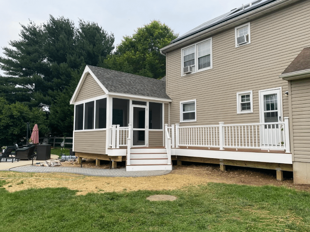 Benefits of Sunrooms, Screen Rooms, and Enclosures