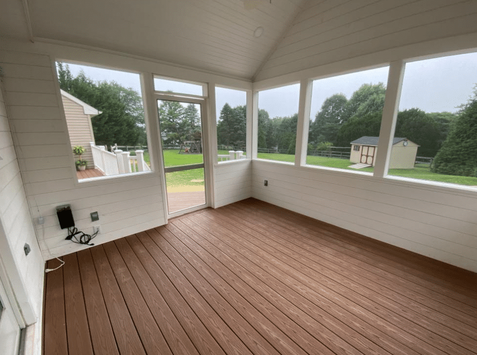 how to find the best builder for a sunroom and screenroom in my property